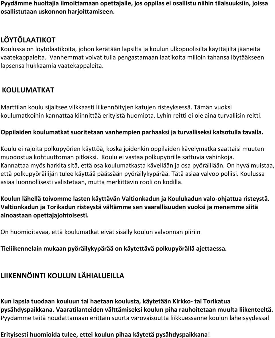 Vanhemmat voivat tulla pengastamaan laatikoita milloin tahansa löytääkseen lapsensa hukkaamia vaatekappaleita. KOULUMATKAT Marttilan koulu sijaitsee vilkkaasti liikennöityjen katujen risteyksessä.