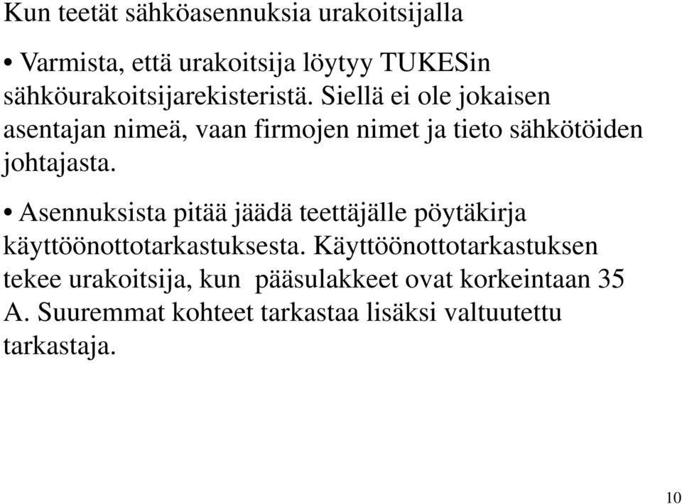 Siellä ei ole jokaisen asentajan nimeä, vaan firmojen nimet ja tieto sähkötöiden johtajasta.