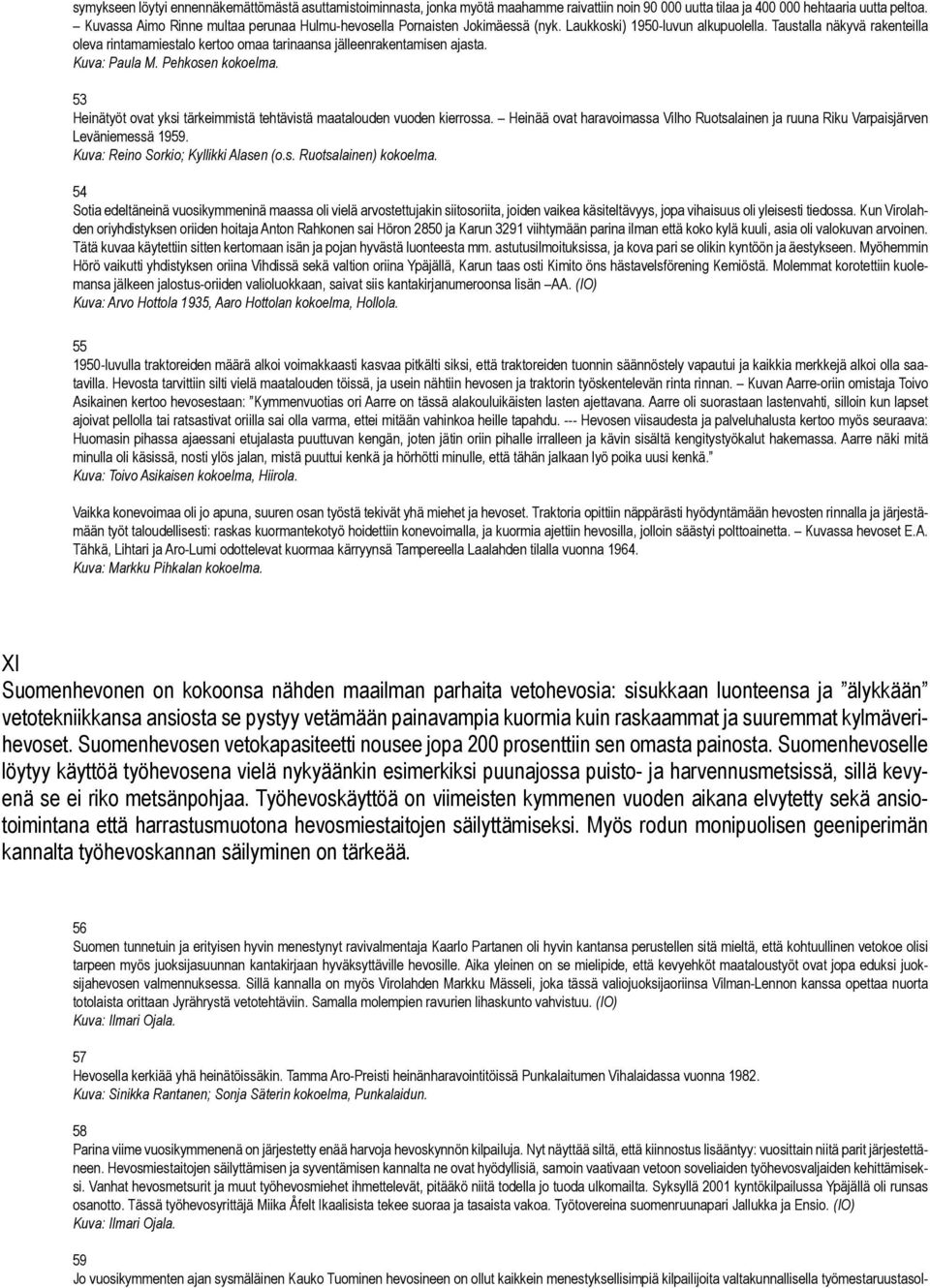 Taustalla näkyvä rakenteilla oleva rintamamiestalo kertoo omaa tarinaansa jälleenrakentamisen ajasta. Kuva: Paula M. Pehkosen kokoelma.