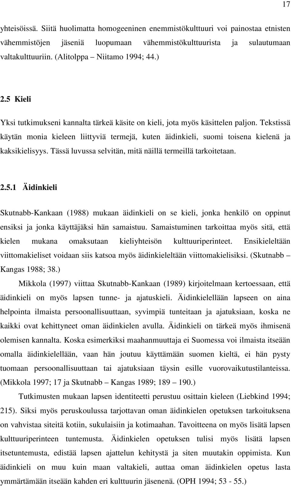 Tekstissä käytän monia kieleen liittyviä termejä, kuten äidinkieli, suomi toisena kielenä ja kaksikielisyys. Tässä luvussa selvitän, mitä näillä termeillä tarkoitetaan. 2.5.