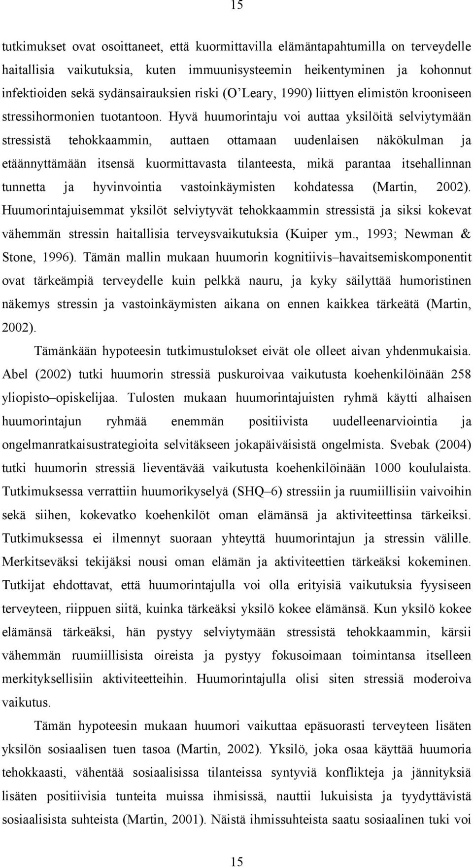 Hyvä huumorintaju voi auttaa yksilöitä selviytymään stressistä tehokkaammin, auttaen ottamaan uudenlaisen näkökulman ja etäännyttämään itsensä kuormittavasta tilanteesta, mikä parantaa itsehallinnan