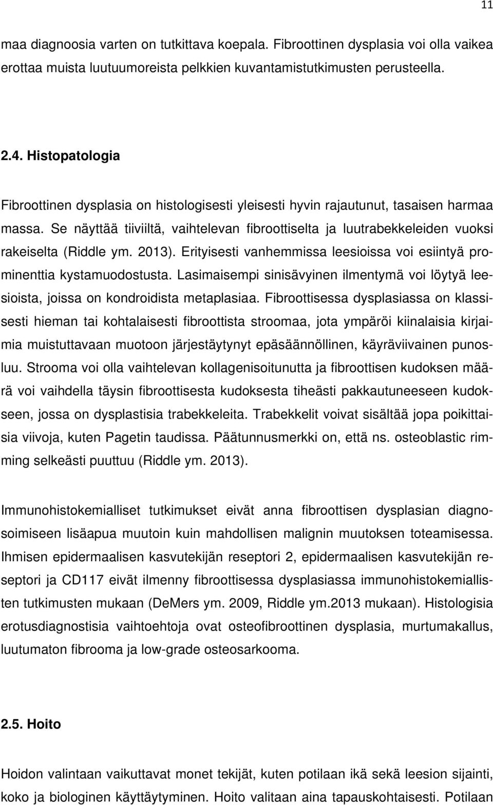 Se näyttää tiiviiltä, vaihtelevan fibroottiselta ja luutrabekkeleiden vuoksi rakeiselta (Riddle 2013). Erityisesti vanhemmissa leesioissa voi esiintyä prominenttia kystamuodostusta.