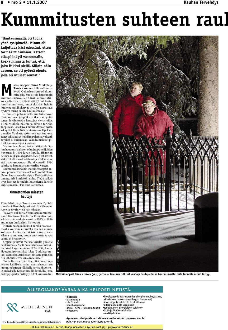 Matkailuoppaat Tiina Mikkola ja Tuula Kareinen hillitsevät intoa löytää Oulun hautausmaalta kummituksia.