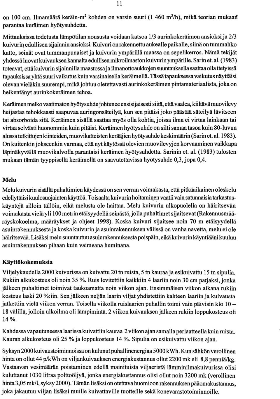 Kuivurion rakennettu aukealle paikalle, siinä on tummahko katto, seinät ovat tummanpunaiset ja kuivurin ympärillä maassa on sepelikerros.