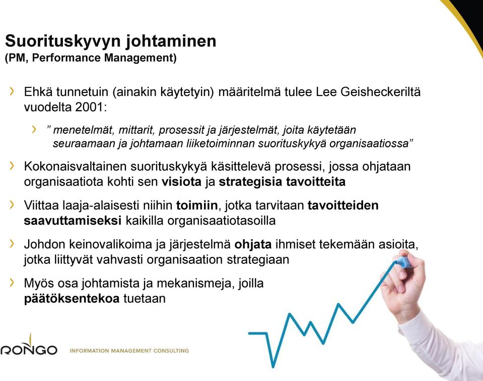 organisaatiota kohti sen visiota ja strategisia tavoitteita Viittaa laaja-alaisesti niihin toimiin, jotka tarvitaan tavoitteiden saavuttamiseksi kaikilla organisaatiotasoilla