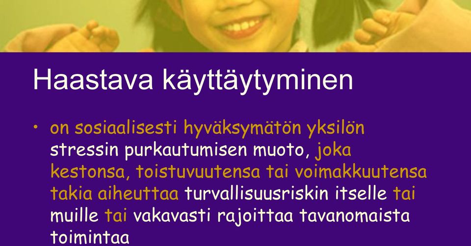 toistuvuutensa tai voimakkuutensa takia aiheuttaa