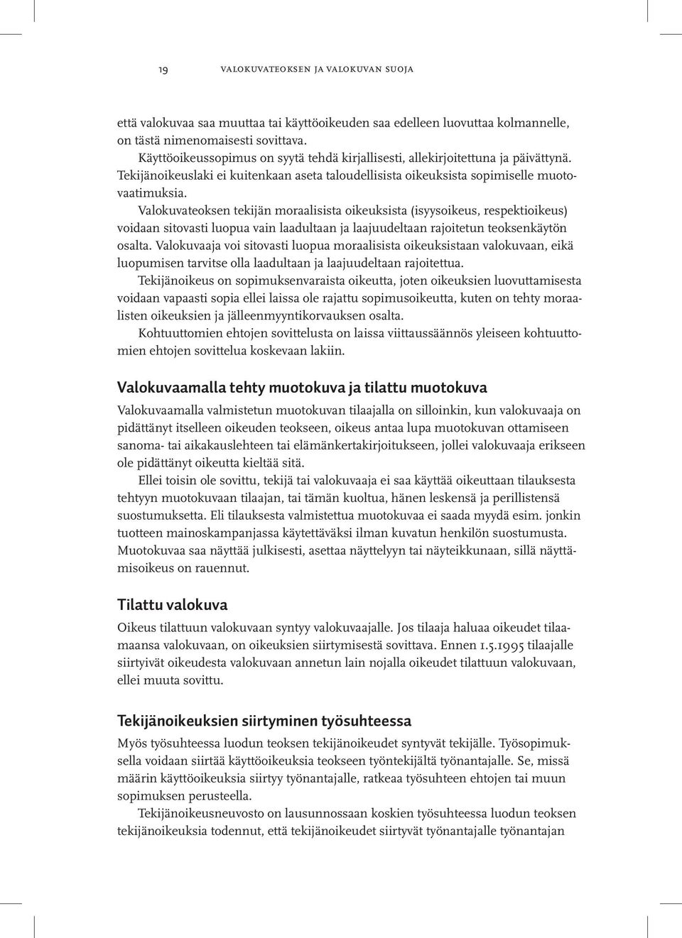 Valokuvateoksen tekijän moraalisista oikeuksista (isyysoikeus, respektioikeus) voidaan sitovasti luopua vain laadultaan ja laajuudeltaan rajoitetun teoksenkäytön osalta.