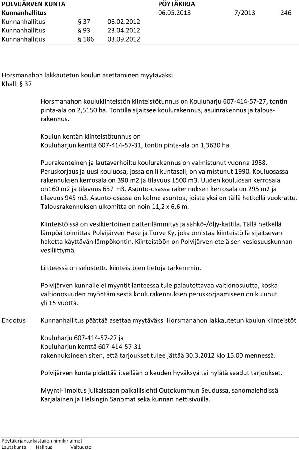 Koulun kentän kiinteistötunnus on Kouluharjun kenttä 607-414-57-31, tontin pinta-ala on 1,3630 ha. Puurakenteinen ja lautaverhoiltu koulurakennus on valmistunut vuonna 1958.