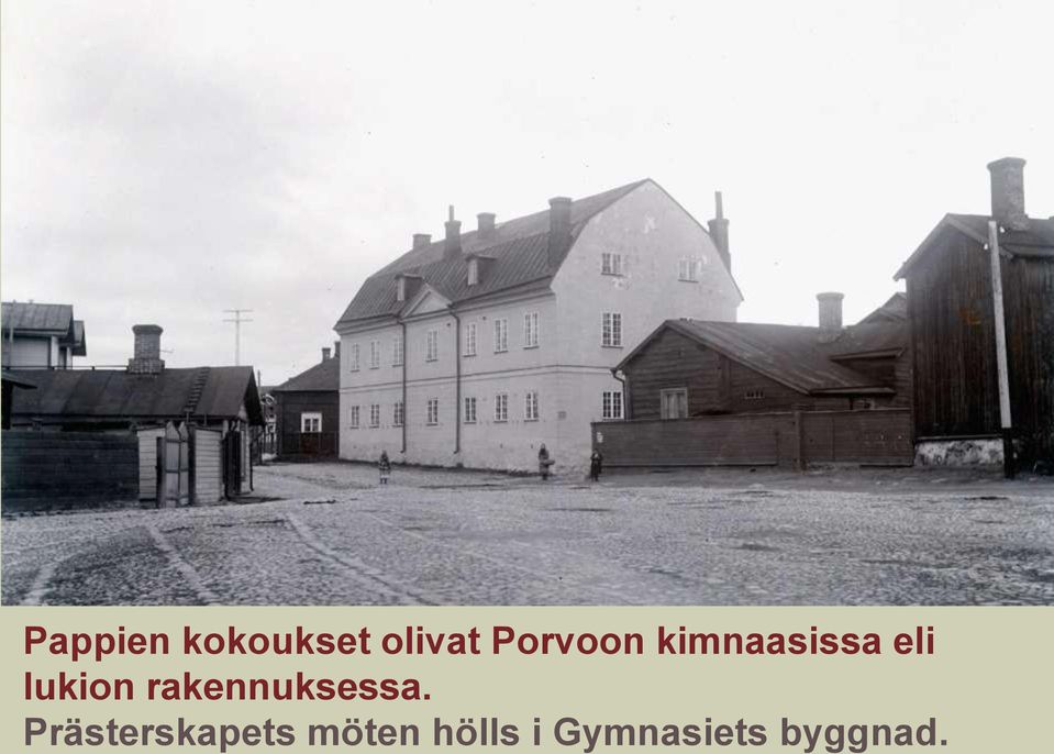 lukion rakennuksessa.