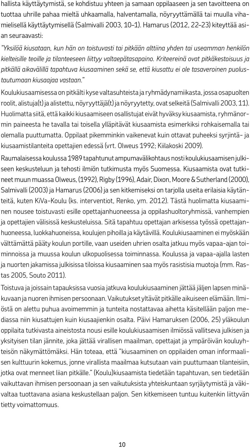 Hamarus (2012, 22 23) kiteyttää asian seuraavasti: Yksilöä kiusataan, kun hän on toistuvasti tai pitkään alttiina yhden tai useamman henki lön kielteisille teoille ja tilanteeseen liittyy