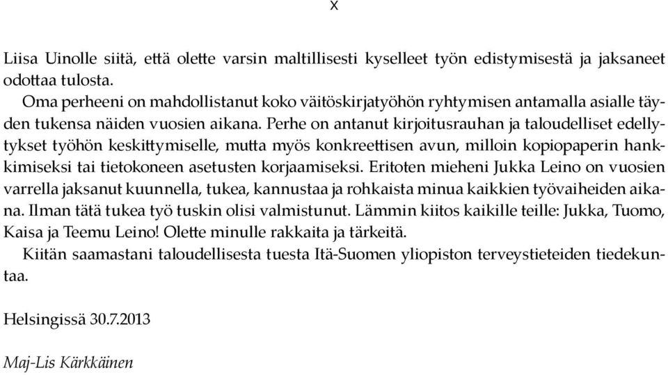 Perhe on antanut kirjoitusrauhan ja taloudelliset edellytykset työhön keskittymiselle, mutta myös konkreettisen avun, milloin kopiopaperin hankkimiseksi tai tietokoneen asetusten korjaamiseksi.