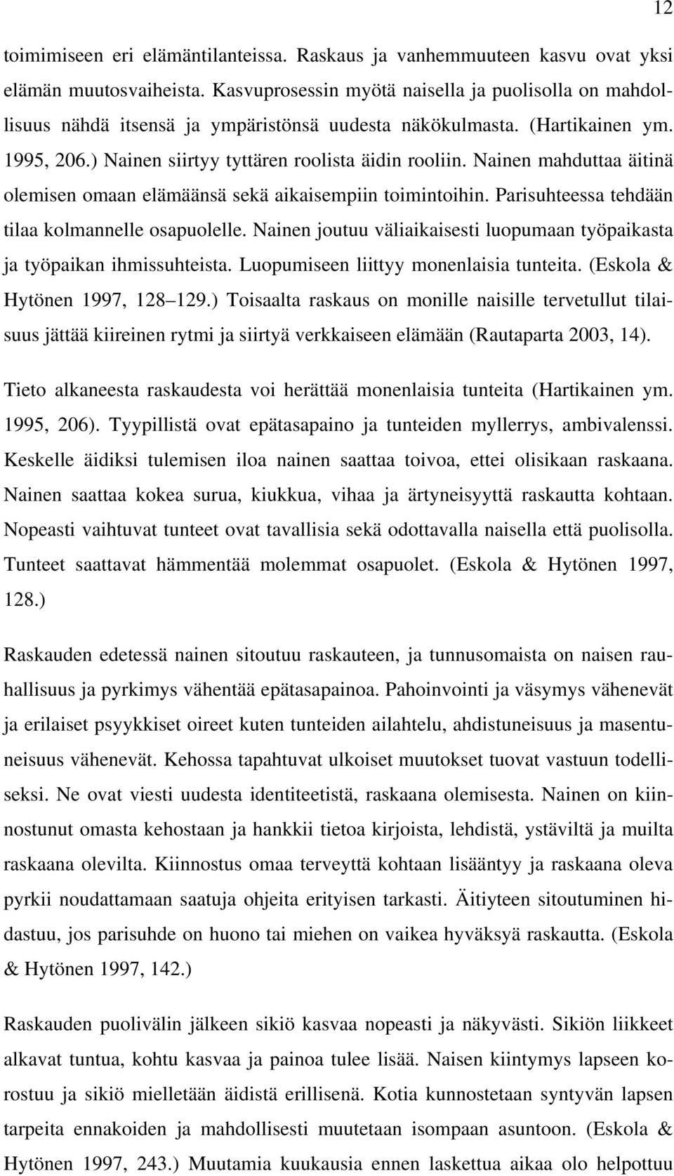 Nainen mahduttaa äitinä olemisen omaan elämäänsä sekä aikaisempiin toimintoihin. Parisuhteessa tehdään tilaa kolmannelle osapuolelle.