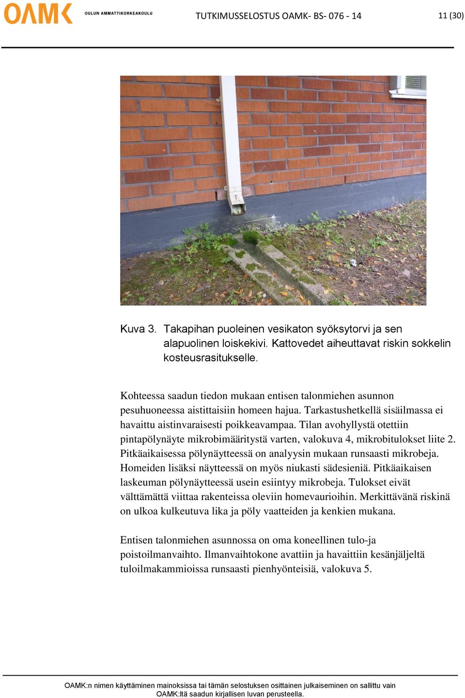 Tilan avohyllystä otettiin pintapölynäyte mikrobimääritystä varten, valokuva 4, mikrobitulokset liite 2. Pitkäaikaisessa pölynäytteessä on analyysin mukaan runsaasti mikrobeja.