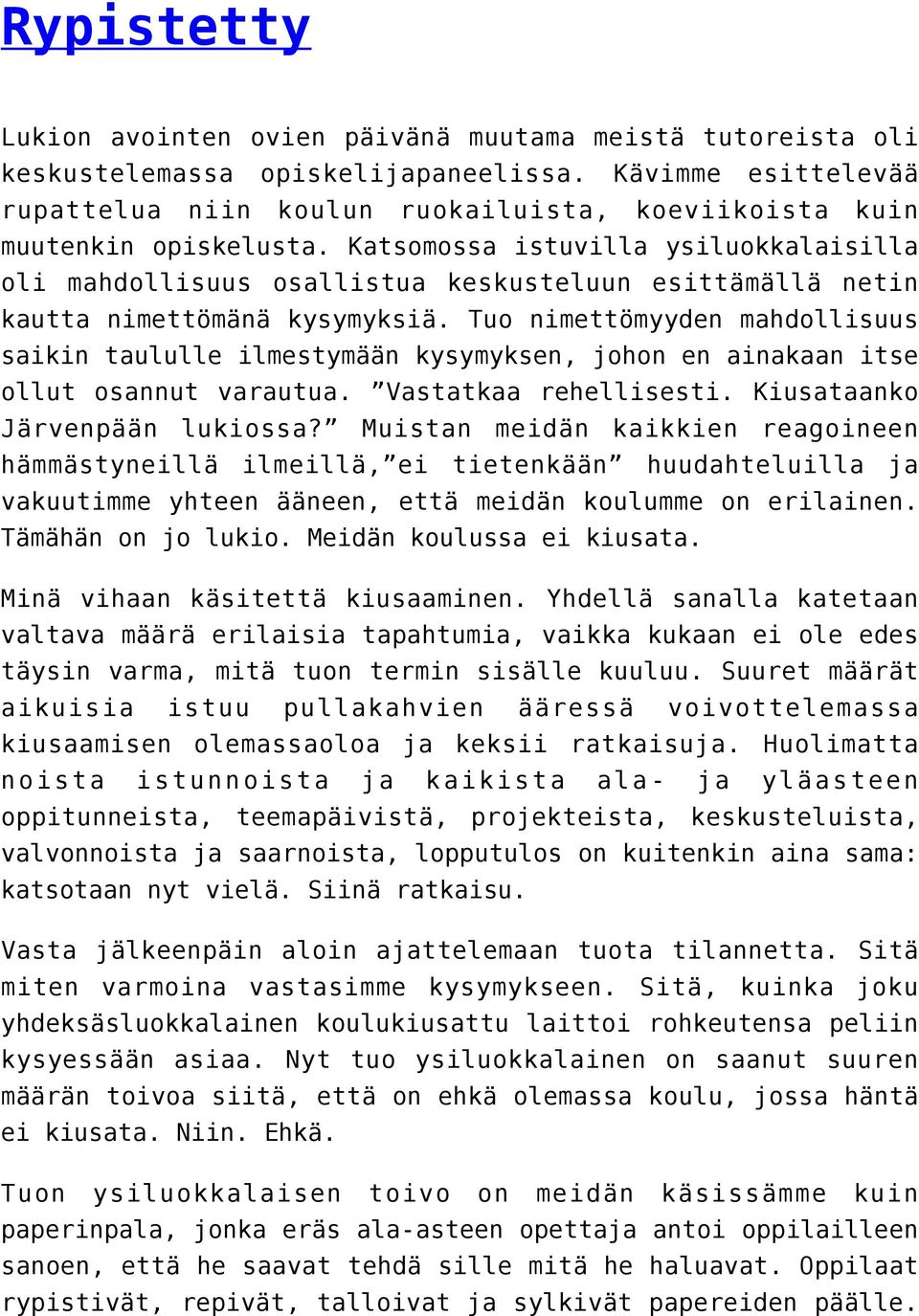 Katsomossa istuvilla ysiluokkalaisilla oli mahdollisuus osallistua keskusteluun esittämällä netin kautta nimettömänä kysymyksiä.