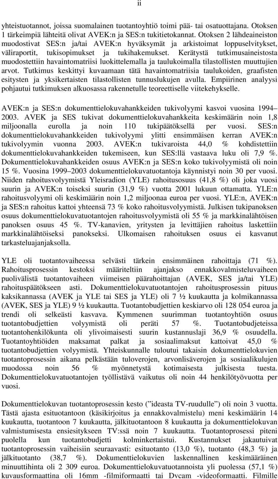 Kerätystä tutkimusaineistosta muodostettiin havaintomatriisi luokittelemalla ja taulukoimalla tilastollisten muuttujien arvot.