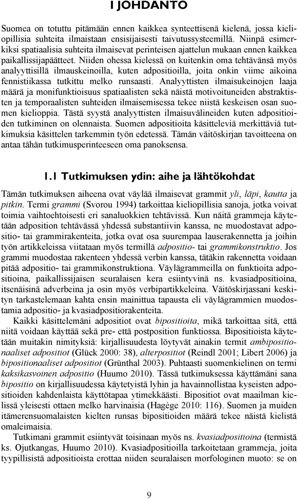 Niiden ohessa kielessä on kuitenkin oma tehtävänsä myös analyyttisillä ilmauskeinoilla, kuten adpositioilla, joita onkin viime aikoina fennistiikassa tutkittu melko runsaasti.