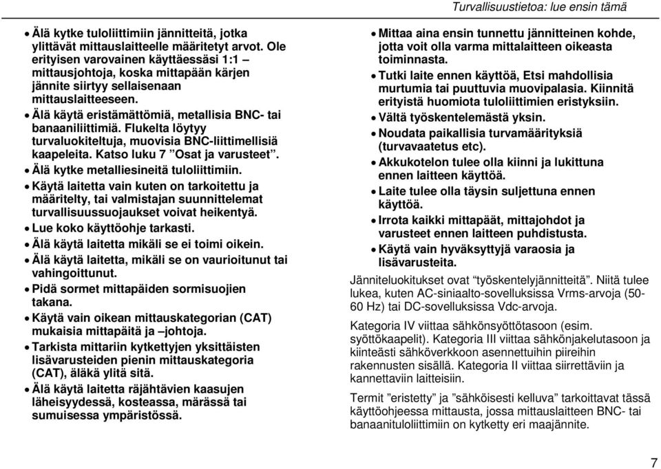 Flukelta löytyy turvaluokiteltuja, muovisia BNC-liittimellisiä kaapeleita. Katso luku 7 Osat ja varusteet. Älä kytke metalliesineitä tuloliittimiin.