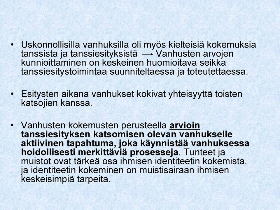 Vanhusten kokemusten perusteella arvioin tanssiesityksen katsomisen olevan vanhukselle aktiivinen tapahtuma, joka käynnistää vanhuksessa hoidollisesti