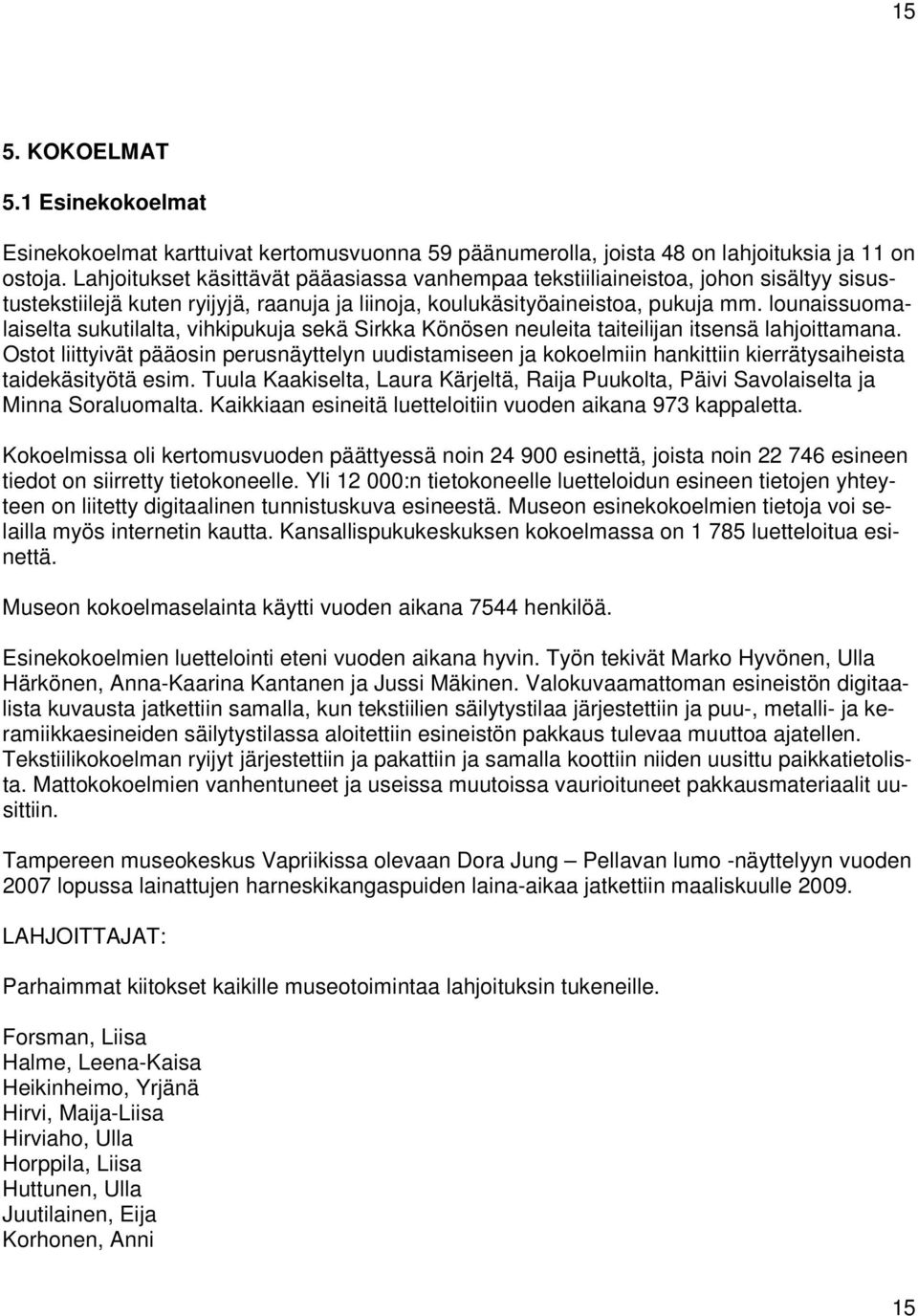 lounaissuomalaiselta sukutilalta, vihkipukuja sekä Sirkka Könösen neuleita taiteilijan itsensä lahjoittamana.