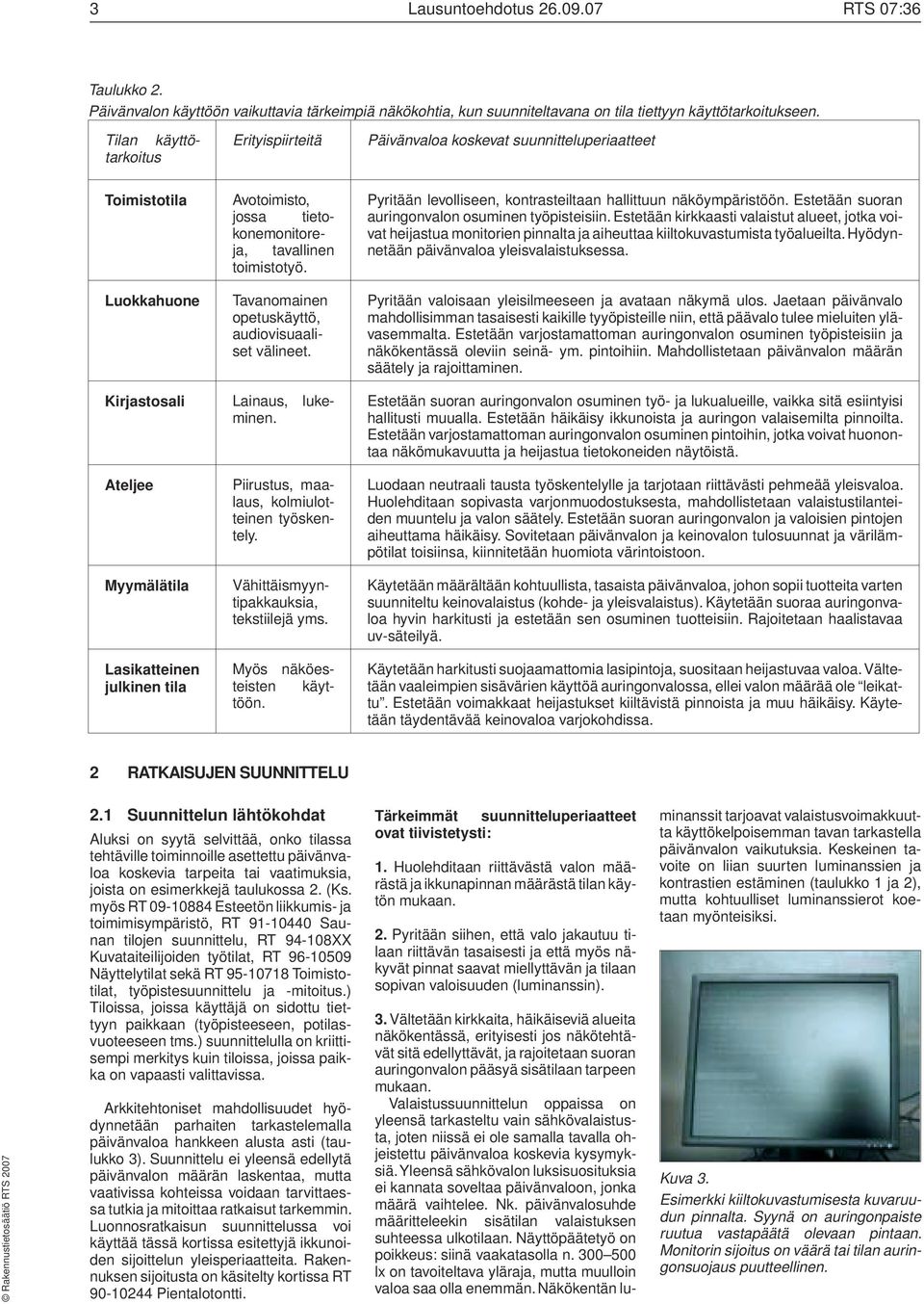 Tavanomainen opetuskäyttö, audiovisuaaliset välineet. Pyritään levolliseen, kontrasteiltaan hallittuun näköympäristöön. Estetään suoran auringonvalon osuminen työpisteisiin.