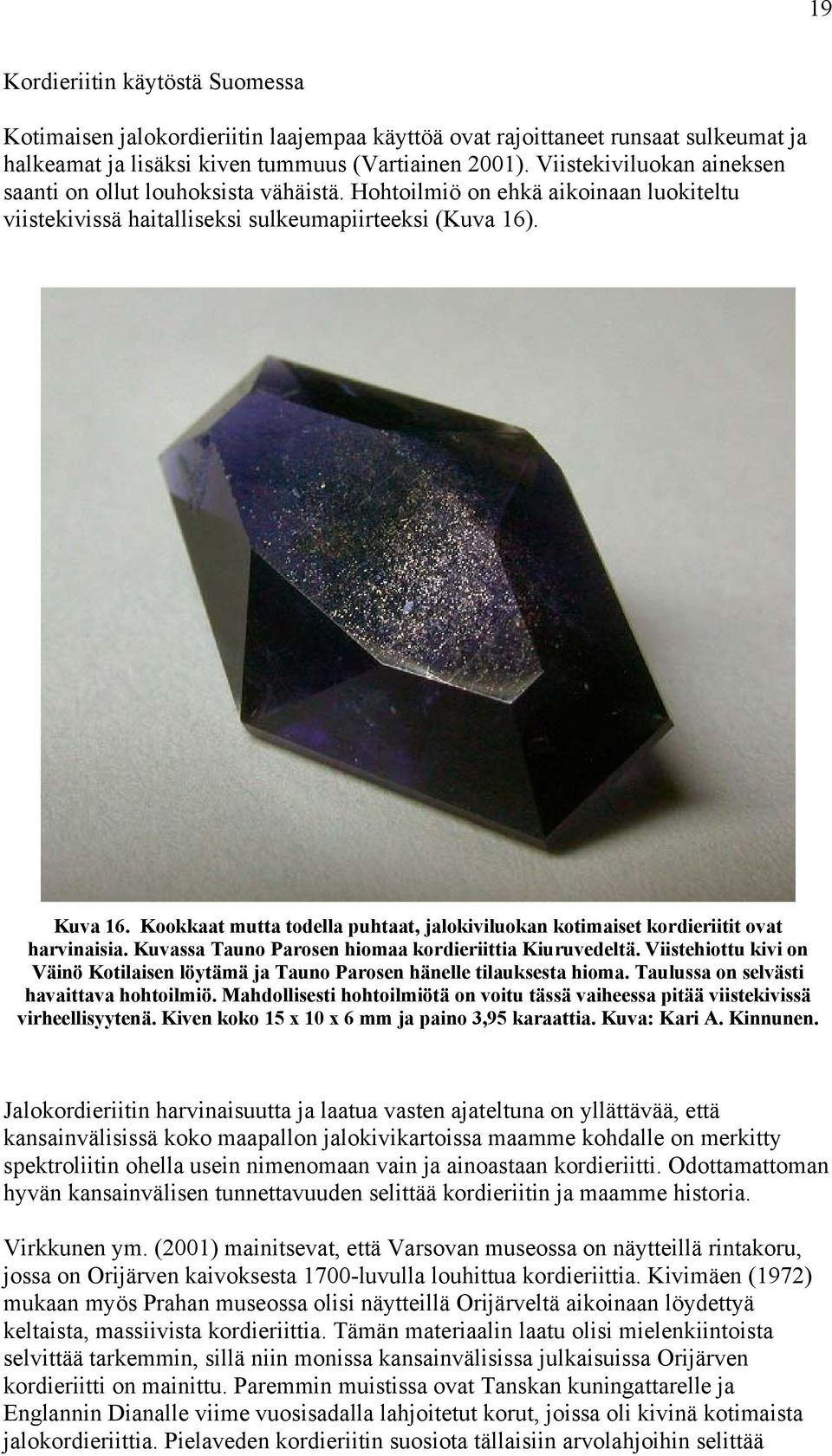 Kookkaat mutta todella puhtaat, jalokiviluokan kotimaiset kordieriitit ovat harvinaisia. Kuvassa Tauno Parosen hiomaa kordieriittia Kiuruvedeltä.