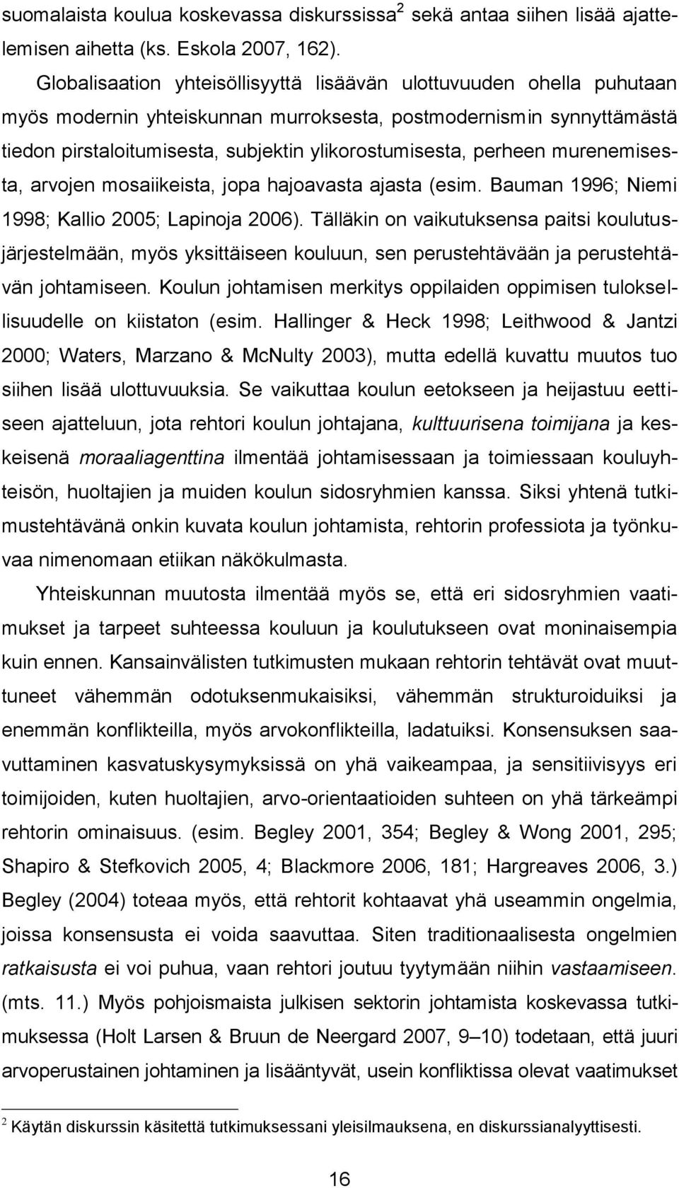 perheen murenemisesta, arvojen mosaiikeista, jopa hajoavasta ajasta (esim. Bauman 1996; Niemi 1998; Kallio 2005; Lapinoja 2006).