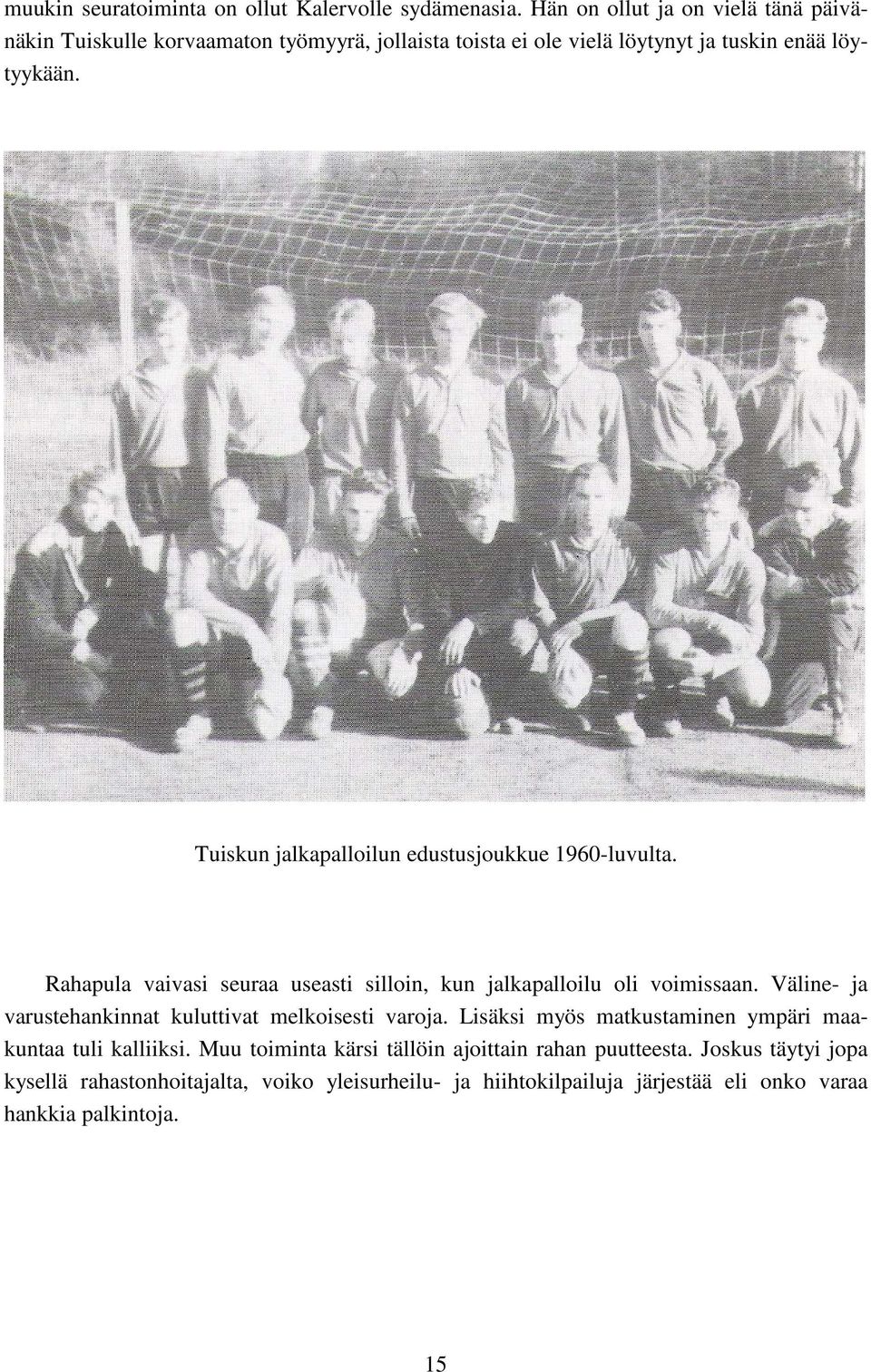 Tuiskun jalkapalloilun edustusjoukkue 1960-luvulta. Rahapula vaivasi seuraa useasti silloin, kun jalkapalloilu oli voimissaan.