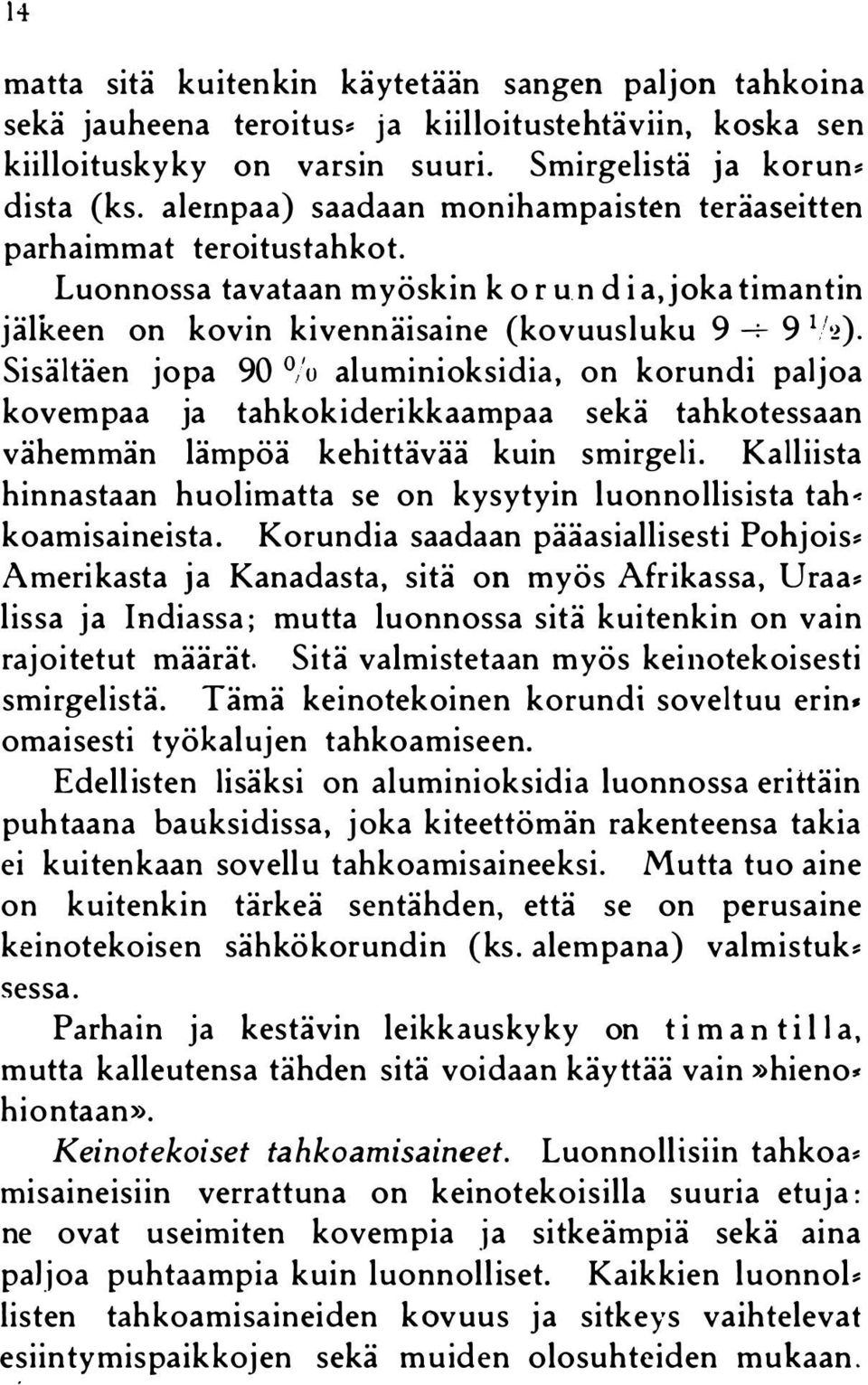 Sisältäen jopa 90,'u aluminioksidia, on korundi paljoa kovempaa ja tahkokiderikkaampaa sekä tahkotessaan vähemmän lämpöä kehittävää kuin smirgeli.