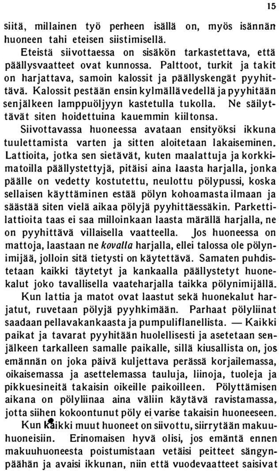 Ne säilyttävät siten hoidettuina kauemmin kiiltonsa. Siivettavassa huoneessa avataan ensityöksi ikkuna tuulettamista varten ja sitten aloitetaan lakaiseminen.