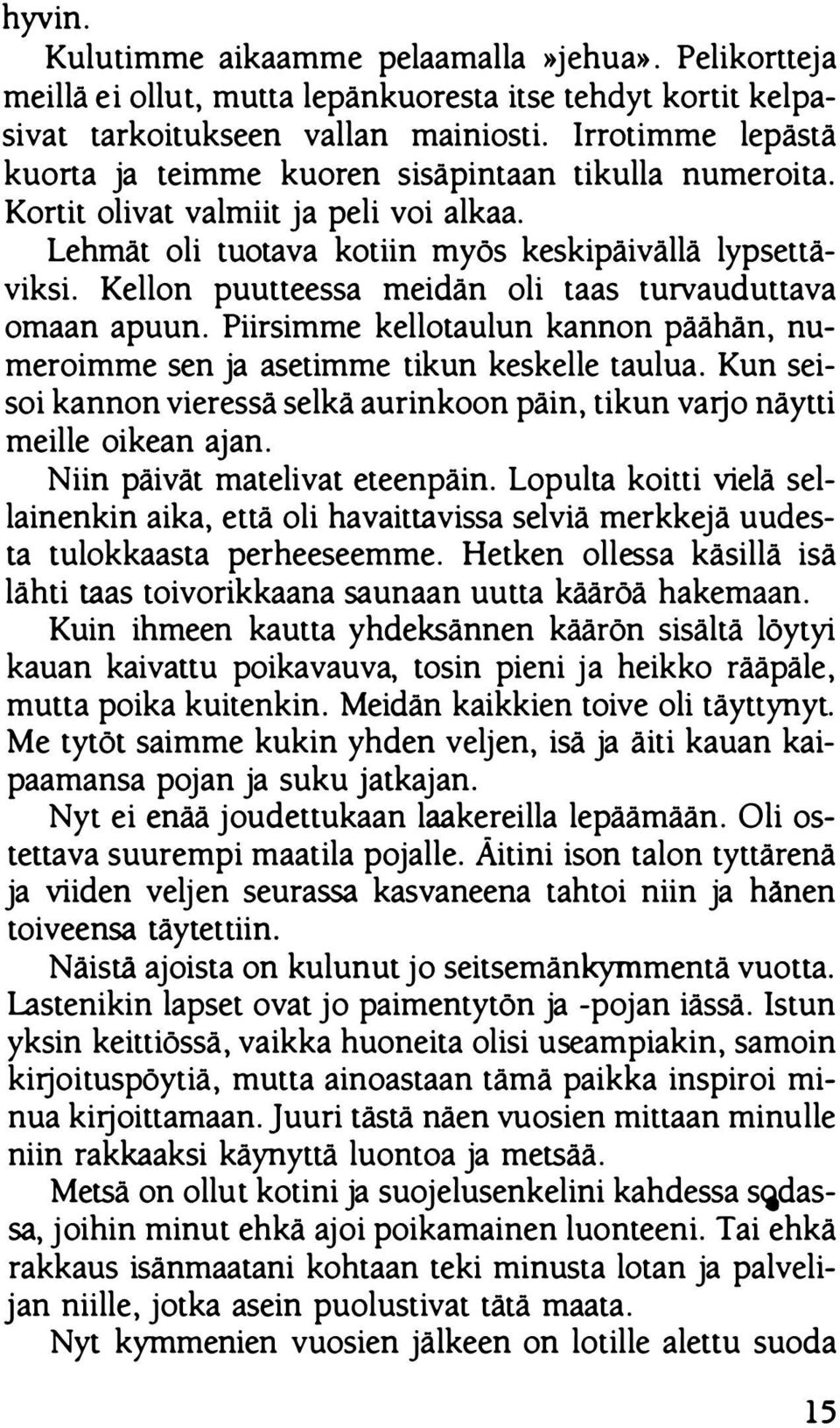 Kellon puutteessa meidän oli taas turvauduttava omaan apuun. Piirsimme kellotaulun kannon päähän, numeroimme sen ja asetimme tikun keskelle taulua.