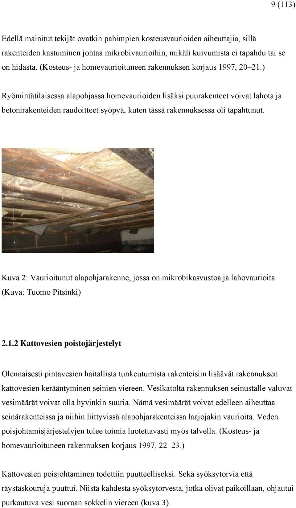 ) Ryömintätilaisessa alapohjassa homevaurioiden lisäksi puurakenteet voivat lahota ja betonirakenteiden raudoitteet syöpyä, kuten tässä rakennuksessa oli tapahtunut.