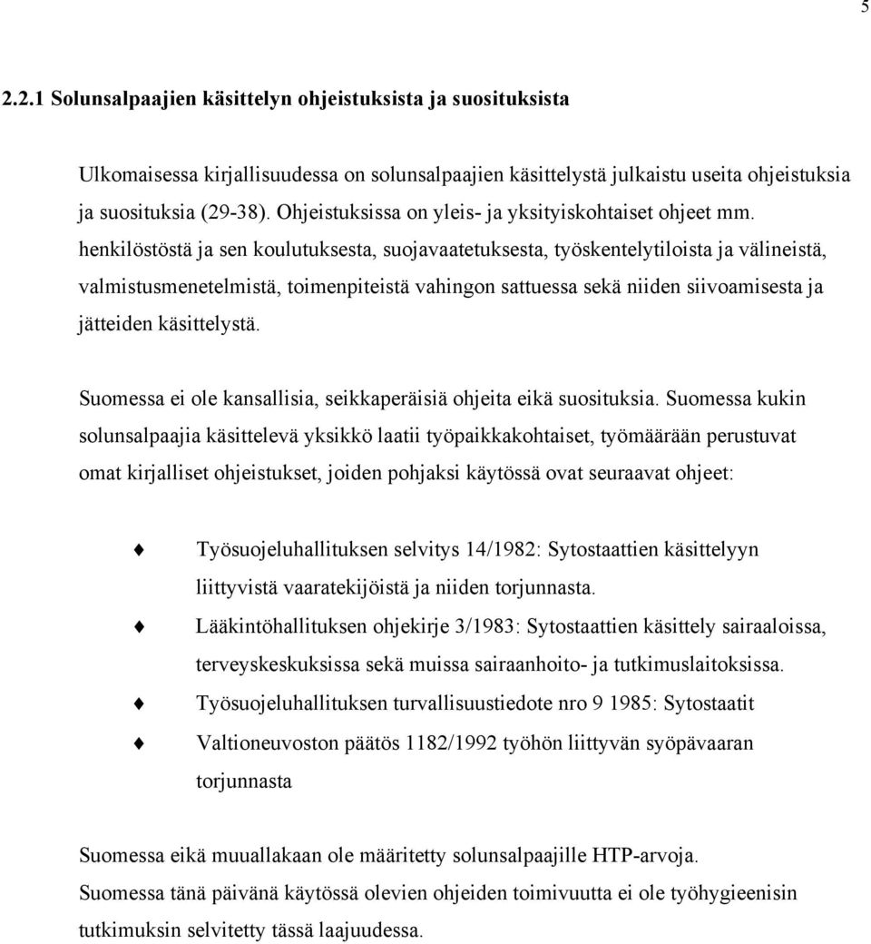 henkilöstöstä ja sen koulutuksesta, suojavaatetuksesta, työskentelytiloista ja välineistä, valmistusmenetelmistä, toimenpiteistä vahingon sattuessa sekä niiden siivoamisesta ja jätteiden käsittelystä.