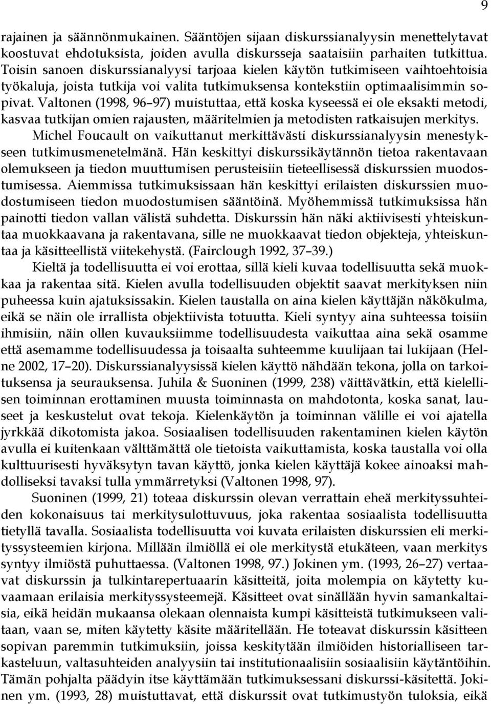 Valtonen (1998, 96 97) muistuttaa, että koska kyseessä ei ole eksakti metodi, kasvaa tutkijan omien rajausten, määritelmien ja metodisten ratkaisujen merkitys.