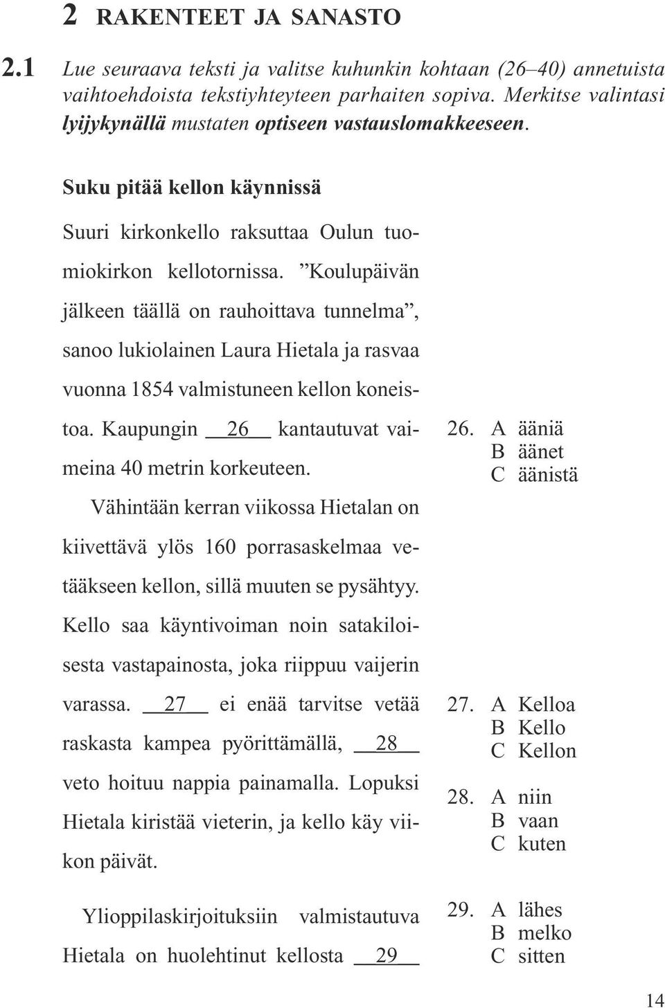 Koulupäivän jälkeen täällä on rauhoittava tunnelma, sanoo lukiolainen Laura Hietala ja rasvaa vuonna 1854 valmistuneen kellon koneistoa. Kaupungin 26 kantautuvat vaimeina 40 metrin korkeuteen.