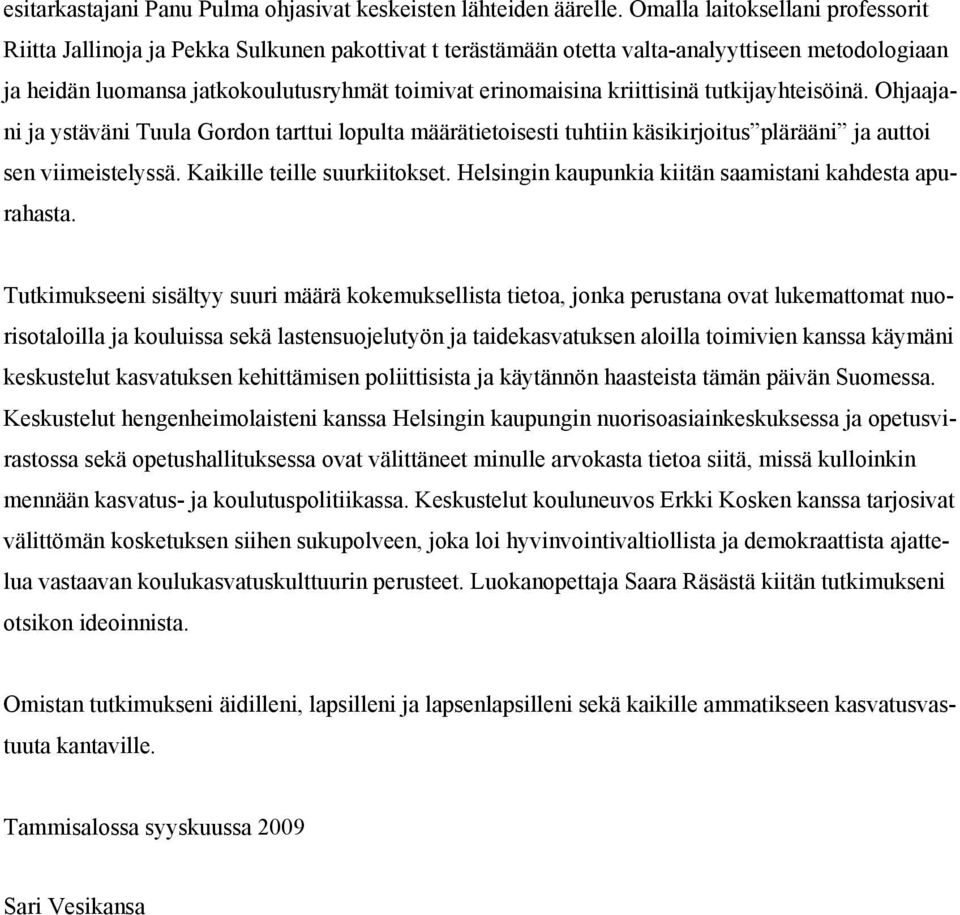 kriittisinä tutkijayhteisöinä. Ohjaajani ja ystäväni Tuula Gordon tarttui lopulta määrätietoisesti tuhtiin käsikirjoitus plärääni ja auttoi sen viimeistelyssä. Kaikille teille suurkiitokset.