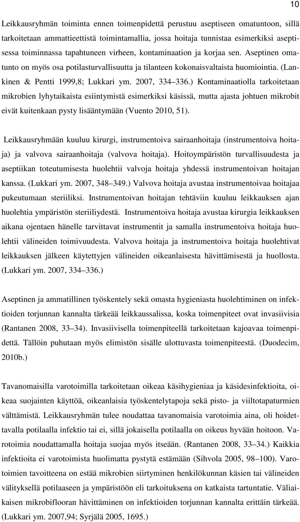 2007, 334 336.) Kontaminaatiolla tarkoitetaan mikrobien lyhytaikaista esiintymistä esimerkiksi käsissä, mutta ajasta johtuen mikrobit eivät kuitenkaan pysty lisääntymään (Vuento 2010, 51).