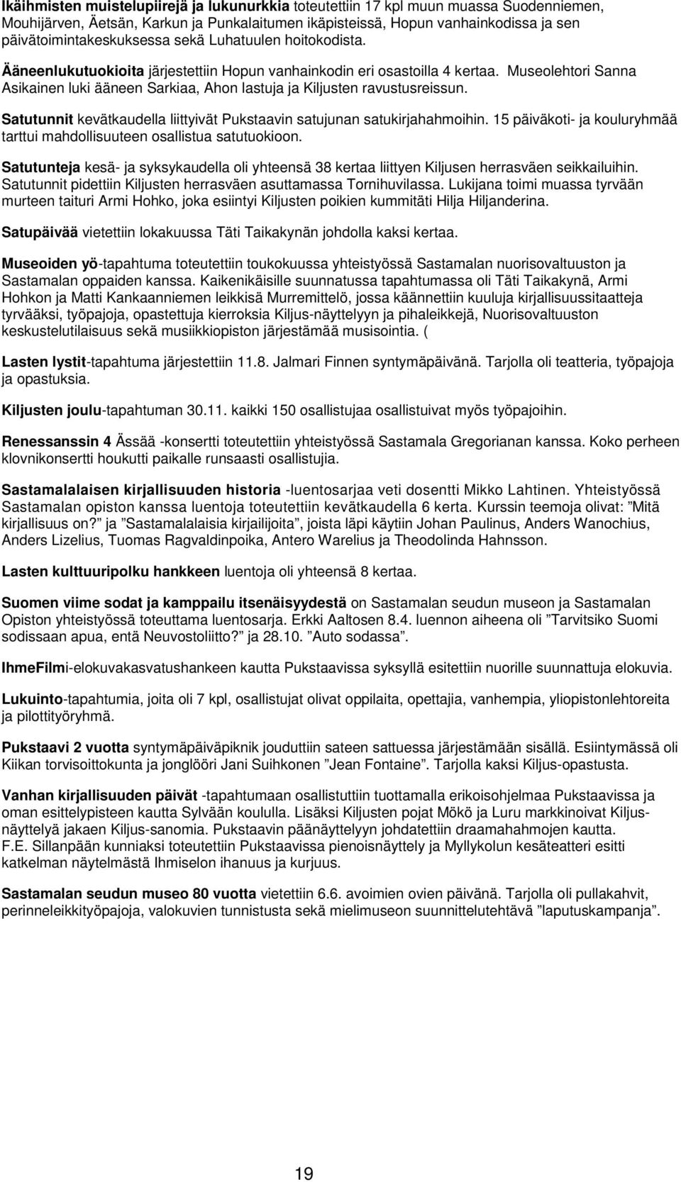 Museolehtori Sanna Asikainen luki ääneen Sarkiaa, Ahon lastuja ja Kiljusten ravustusreissun. Satutunnit kevätkaudella liittyivät Pukstaavin satujunan satukirjahahmoihin.