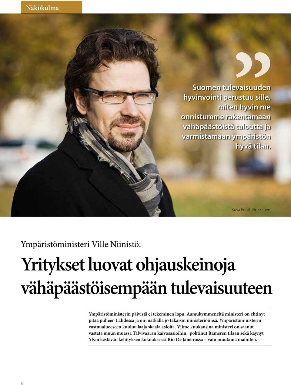 Aamukymmeneltä ministeri on ehtinyt pitää puheen Lahdessa ja on matkalla jo takaisin ministeriöönsä. Ympäristöministerin vastuualueeseen kuuluu laaja skaala asioita.