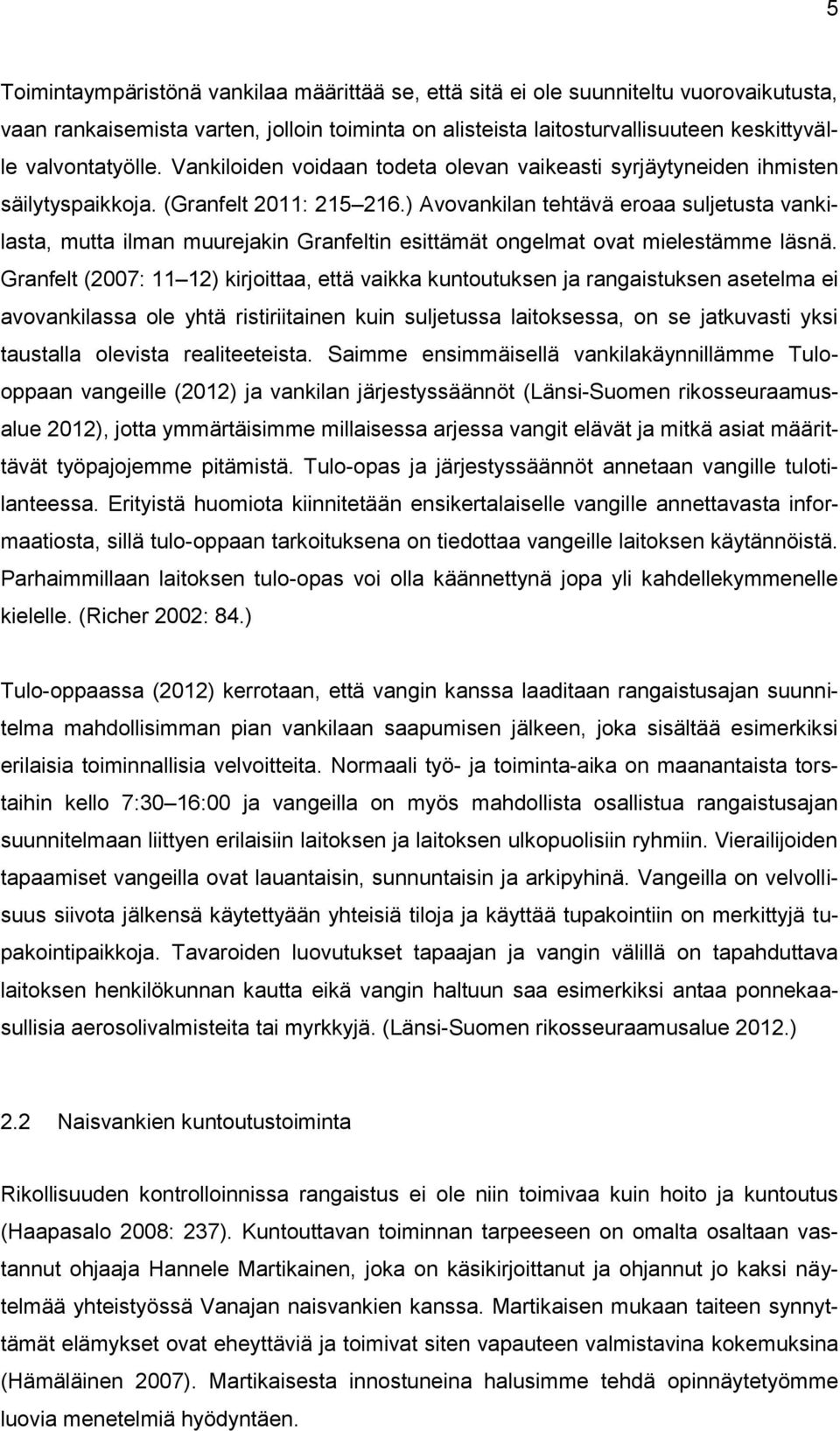 ) Avovankilan tehtävä eroaa suljetusta vankilasta, mutta ilman muurejakin Granfeltin esittämät ongelmat ovat mielestämme läsnä.