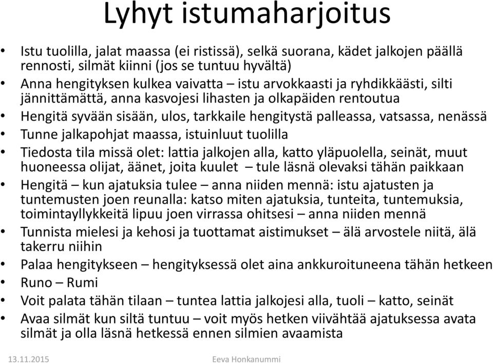 istuinluut tuolilla Tiedosta tila missä olet: lattia jalkojen alla, katto yläpuolella, seinät, muut huoneessa olijat, äänet, joita kuulet tule läsnä olevaksi tähän paikkaan Hengitä kun ajatuksia