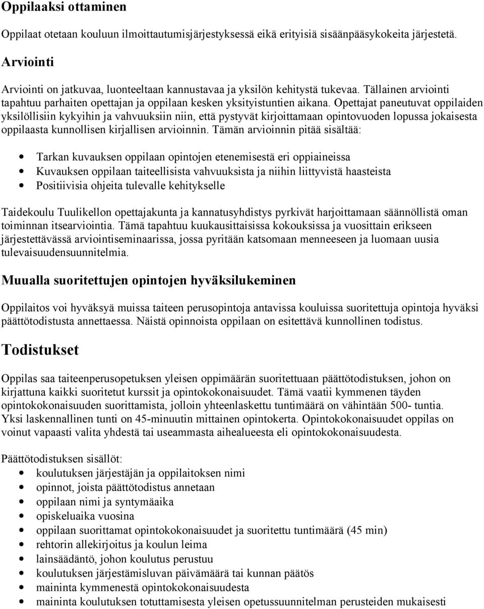 Opettajat paneutuvat oppilaiden yksilöllisiin kykyihin ja vahvuuksiin niin, että pystyvät kirjoittamaan opintovuoden lopussa jokaisesta oppilaasta kunnollisen kirjallisen arvioinnin.