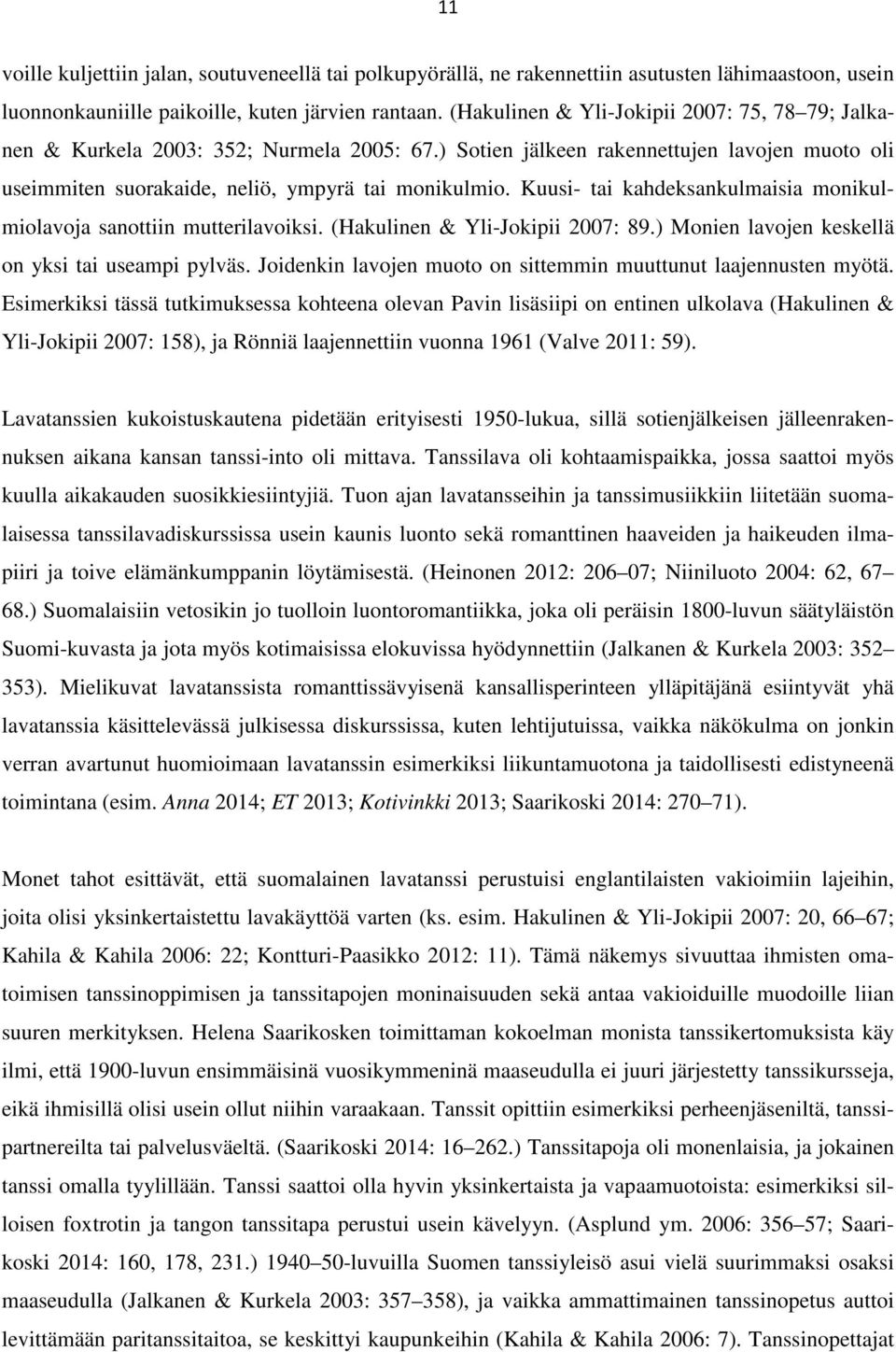 Kuusi- tai kahdeksankulmaisia monikulmiolavoja sanottiin mutterilavoiksi. (Hakulinen & Yli-Jokipii 2007: 89.) Monien lavojen keskellä on yksi tai useampi pylväs.