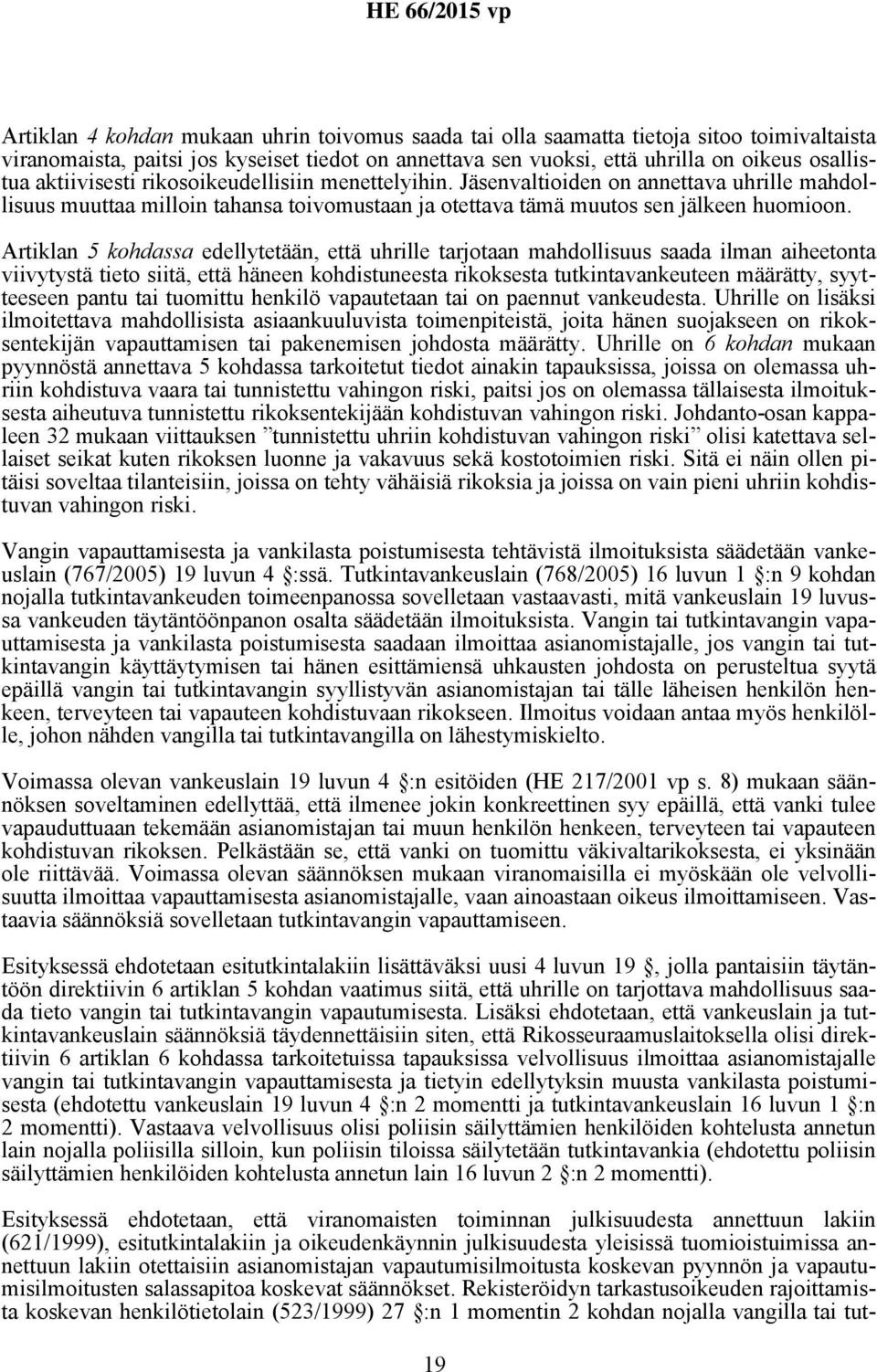 Artiklan 5 kohdassa edellytetään, että uhrille tarjotaan mahdollisuus saada ilman aiheetonta viivytystä tieto siitä, että häneen kohdistuneesta rikoksesta tutkintavankeuteen määrätty, syytteeseen