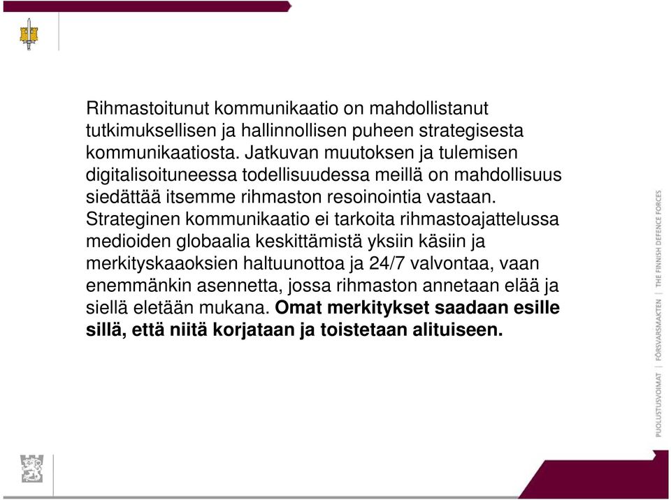 Strateginen kommunikaatio ei tarkoita rihmastoajattelussa medioiden globaalia keskittämistä yksiin käsiin ja merkityskaaoksien haltuunottoa ja 24/7