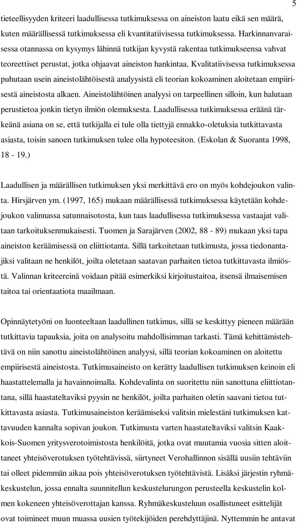 Kvalitatiivisessa tutkimuksessa puhutaan usein aineistolähtöisestä analyysistä eli teorian kokoaminen aloitetaan empiirisestä aineistosta alkaen.