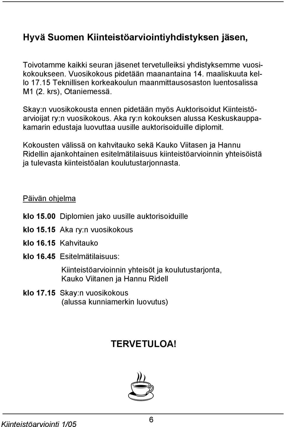 Aka ry:n kokouksen alussa Keskuskauppakamarin edustaja luovuttaa uusille auktorisoiduille diplomit.