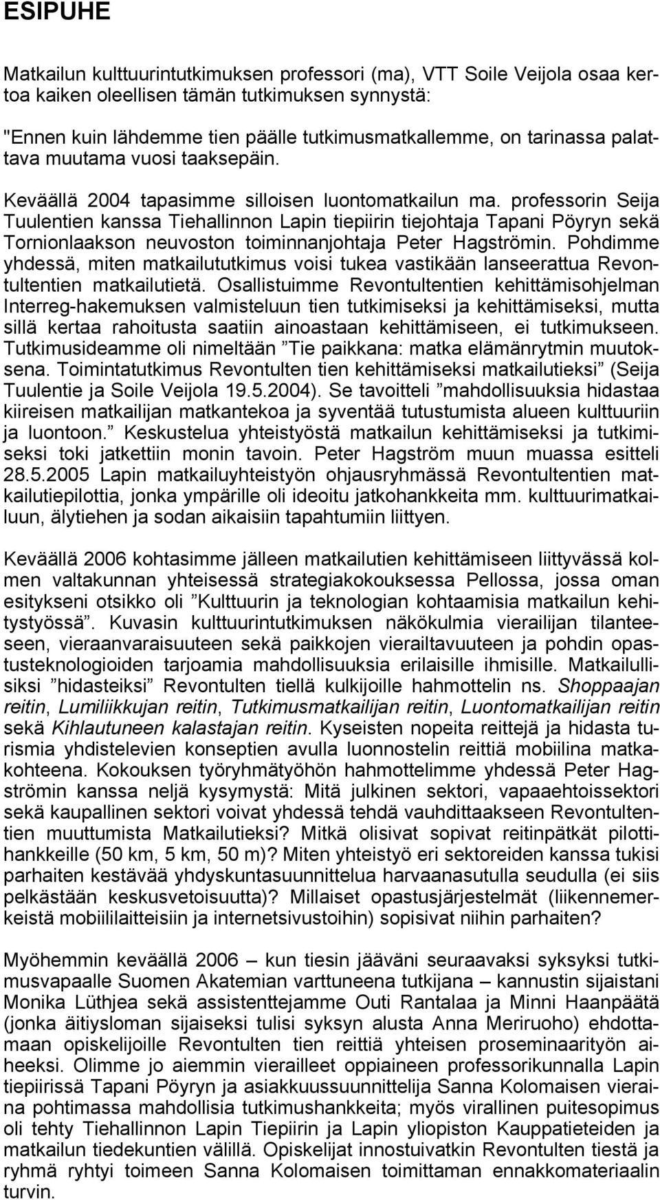 professorin Seija Tuulentien kanssa Tiehallinnon Lapin tiepiirin tiejohtaja Tapani Pöyryn sekä Tornionlaakson neuvoston toiminnanjohtaja Peter Hagströmin.