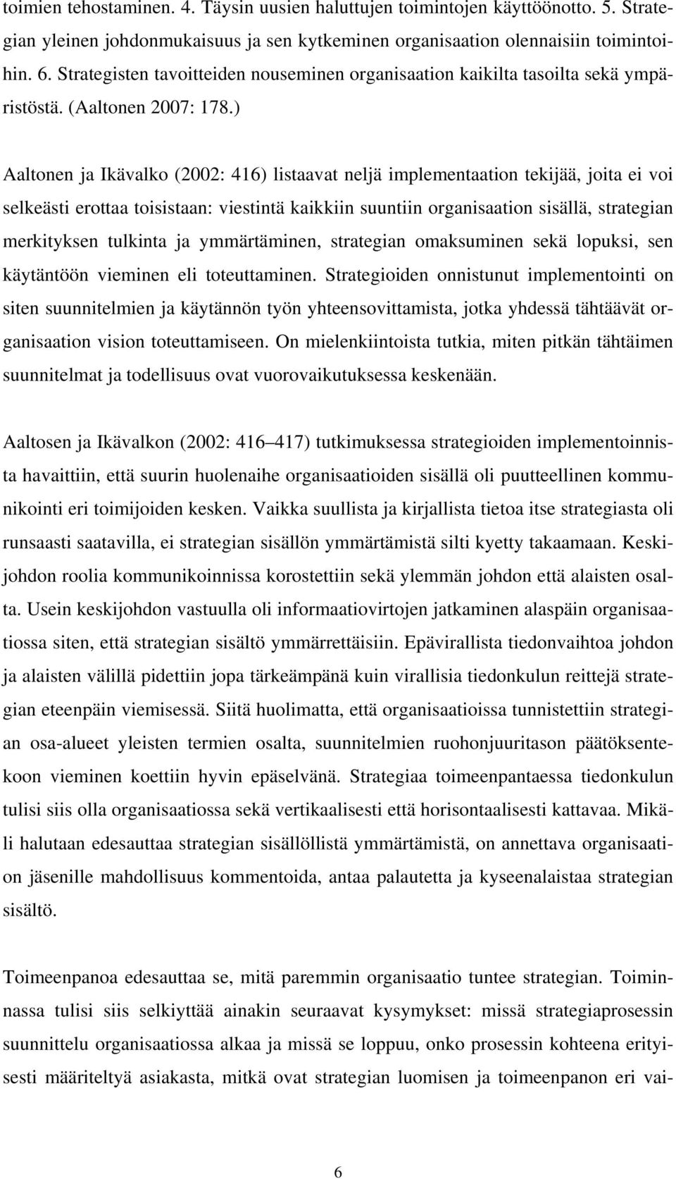 ) Aaltonen ja Ikävalko (2002: 416) listaavat neljä implementaation tekijää, joita ei voi selkeästi erottaa toisistaan: viestintä kaikkiin suuntiin organisaation sisällä, strategian merkityksen