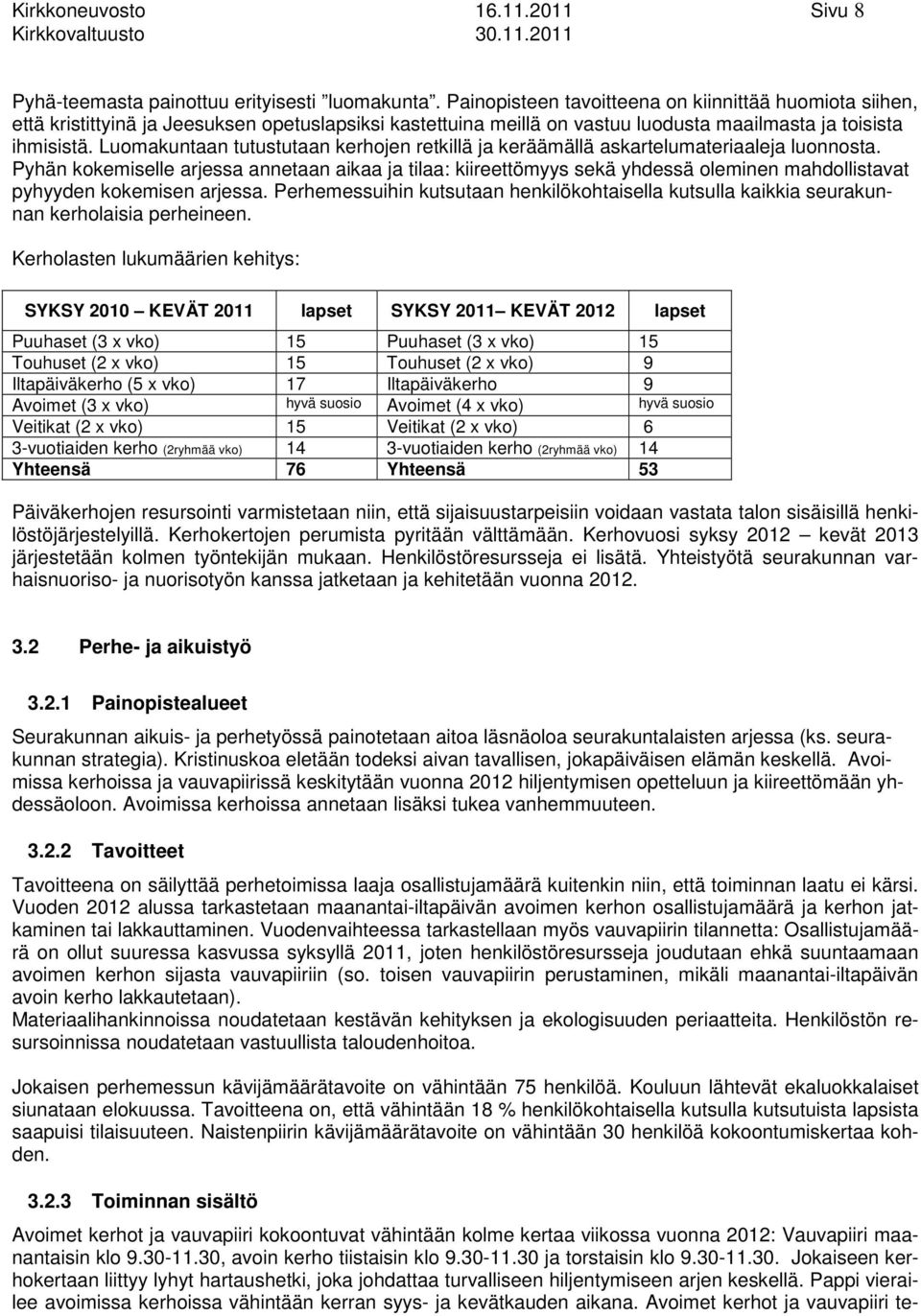 Luomakuntaan tutustutaan kerhojen retkillä ja keräämällä askartelumateriaaleja luonnosta.