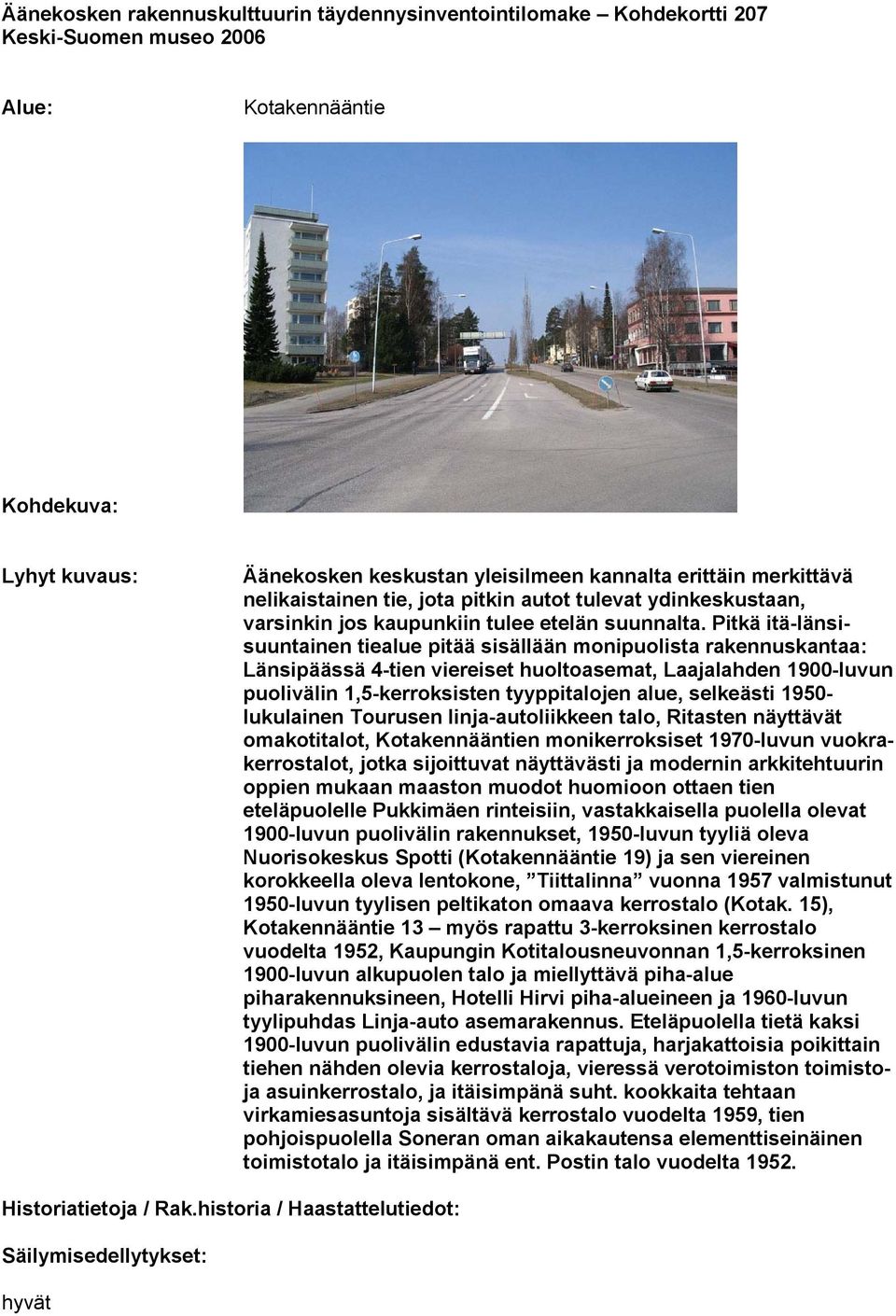 Pitkä itä-länsisuuntainen tiealue pitää sisällään monipuolista rakennuskantaa: Länsipäässä 4-tien viereiset huoltoasemat, Laajalahden 1900-luvun puolivälin 1,5-kerroksisten tyyppitalojen alue,